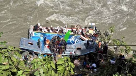 নেপালে বাস দুর্ঘটনায় মৃত্যু বেড়ে ৪১