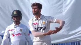 বাবা হওয়ার খবর পেয়েই জোড়া শিকারে উদযাপন আফ্রিদির