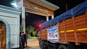 ২ দিনে ২৫ ট্রাক ত্রাণ পাঠিয়েছে বৈষম্যবিরোধী ছাত্র আন্দোলন