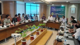 বন্যার্তদের ওষুধ ও খাদ্য দিল ওষুধ শিল্প সমিতি