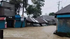 ত্রাণের জন্য হাহাকার কুমিল্লার দক্ষিণ অঞ্চলের বানভাসিদের
