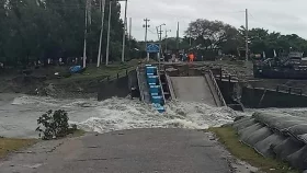 পানির চাপে ভেঙে গেছে মুছাপুর রেগুলেটর