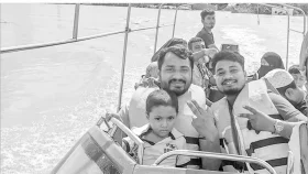 পানিবন্দিদের উদ্ধারে &lsquo;ওরা ১১ জন&rsquo;