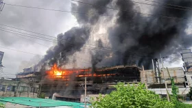 মোবাইলের টর্চ জ্বালিয়ে রাত ১২টা পর্যন্ত সাহায্য চেয়েছিলেন তাঁরা 