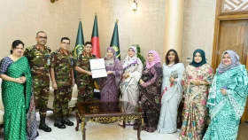 বন্যার্তদের অনুদান দিল সেনা পরিবার কল্যাণ সমিতি, লেডিস ও চিলড্রেন ক্লাব
