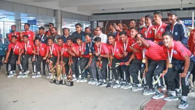 পুরস্কারের টাকা বন্যার্তদের দিলেন সাফজয়ী ফুটবলাররা