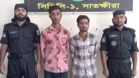 সাতক্ষীরায় থানা থেকে লুট হওয়া অস্ত্রসহ ২ যুবক আটক