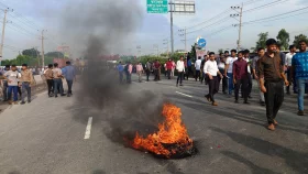 গাজীপুরে ২১ দফা দাবিতে &zwj;ওষুধ কারখানা শ্রমিকদের বিক্ষোভ