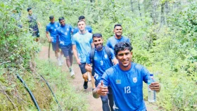 থিম্পুতে হাইকিংয়ে ফুটবলাররা