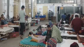 চিকিৎসকদের &lsquo;কমপ্লিট শাটডাউন&rsquo;, নিরুপায় রোগীরা