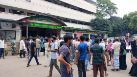 ঢামেকে চিকিৎসকদের কর্মবিরতি, জরুরি বিভাগসহ বন্ধ সব সেবা