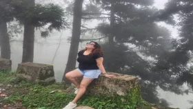 ৫২ বছর বয়সী শ্রীলেখাকে হটপ্যান্টে দেখে কটাক্ষ