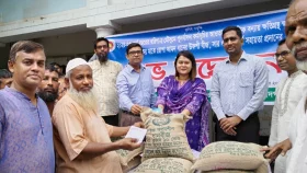&nbsp;২৯০০ প্রান্তিক কৃষকের মাঝে সার-বীজ বিতরণ