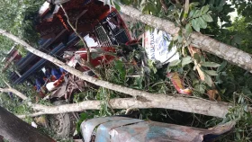 গোপালগঞ্জে বাস-ট্রাকের মুখোমুখি সংঘর্ষে নিহত ৫