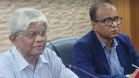 ডিম-মুরগির দাম কমার বিষয়ে যা বললেন বাণিজ্য উপদেষ্টা