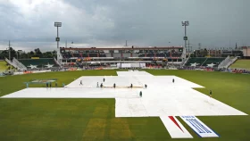 বৃষ্টিতে আগেই দিনের খেলার সমাপ্তি, শেষ দিনে জিততে বাংলাদেশের দরকার ১৪৩