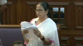 ভারতের প্রধানমন্ত্রী নরেন্দ্র মোদির পদত্যাগের দাবি মমতার