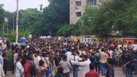&lsquo;আবু সাঈদ মুগ্ধ শেষ হয়নি যুদ্ধ&rsquo; স্লোগানে উত্তাল টিএসসি&nbsp;
