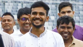একইসঙ্গে খেলা ও রাজনীতি সমর্থন করেন না ক্রীড়া উপদেষ্টা