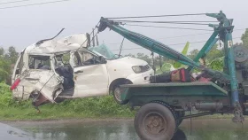 কুমিল্লায় মাইক্রোবাসের পেছনে বাসের ধাক্কায় নিহত ৪