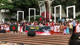 বৃষ্টি &nbsp;উপেক্ষা করে কক্সবাজারে সমবেত কণ্ঠে জাতীয় সংগীত পরিবেশন