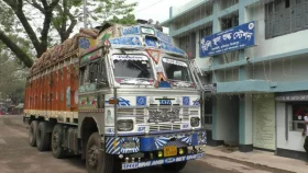 পেঁয়াজের দাম কমল কেজিতে সাত থেকে আট টাকা&nbsp;