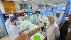 আন্দোলনে আহতদের দেখতে নিউরোসায়েন্স হাসপাতালে প্রধান উপদেষ্টা&nbsp;
