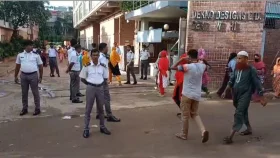 আশুলিয়ায় ৩০ কারখানা ছুটি ঘোষণা