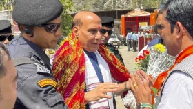 পাক অধিকৃত কাশ্মীরের জনগণকে আপন করে নিতে চান রাজনাথ