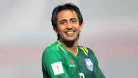 জাতীয় দলের সাবেক অধিনায়ক মামুনুলের বাড়িতে হামলা