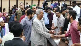 শিক্ষার্থীদের সঙ্গে মতবিনিময়ে অশ্রুসিক্ত ড. ইউনূস
