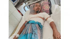 আত্মগোপন থেকে বেরিয়েই যুবলীগ কর্মীর হামলা!