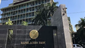 আজ থেকে থাকছে না ব্যাংক থেকে টাকা তোলার সীমা