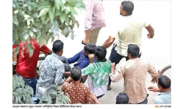 হিরো আলমকে মারধর কান ধরে উঠবস