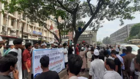 গোলাপ শাহ মাজার ঘিরে রেখেছেন ভক্তরা