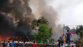 কাশিমপুরে কারখানায় আগুন দিয়েছে শ্রমিকরা