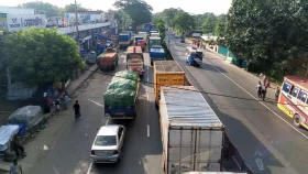 ঢাকা-চট্টগ্রাম মহাসড়কে দীর্ঘ যানজট
