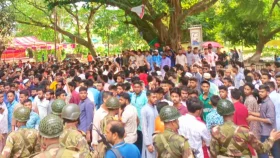 বগুড়ায় ১০ মিনিটের মধ্যে সমন্বয়কদের ক্যাম্পাস ছাড়ার আল্টিমেটাম