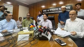 প্রশাসনে স্থবিরতা, অসহযোগিতার অভিযোগ তথ্য উপদেষ্টার