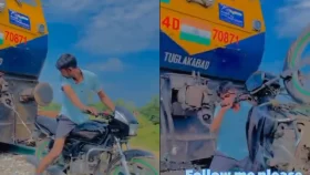 রিলস বানাতে ট্রেনের ইঞ্জিন টানছে মোটরসাইকেল, অতঃপর ...