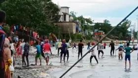 ভৈরবের দুই গোষ্ঠীকে পুলিশও দমন করতে পারে না
