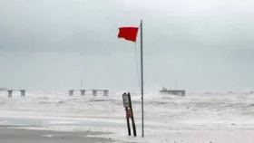 নিম্নচাপের প্রভাবে বিপর্যস্ত পটুয়াখালীর জনজীবন