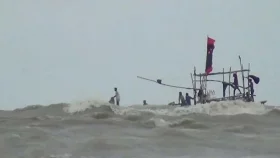 বঙ্গোপসাগরে ট্রলারডুবি, দুই জেলের লাশ উদ্ধার