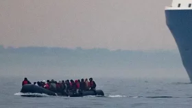 যুক্তরাজ্যে যাওয়ার সময় নৌকা ডুবে ৮ অভিবাসন প্রত্যাশীর মৃত্যু