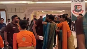 উত্তরীয় পরিয়ে লিটন-শান্তদের বরণ করল ভারত
