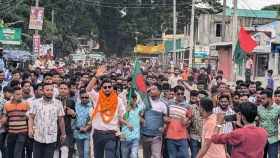 অসুস্থ বাবাকে দেখতে এসে গ্রেপ্তার, বীর বেশে গ্রামে ফিরলেন ছাত্রদল নেতা মামুন