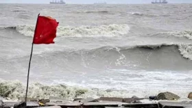 চার সমুদ্রবন্দরে ৩ নম্বর সতর্ক সংকেত