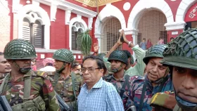 দায়িত্ব গ্রহণের আড়াই ঘণ্টার পর অধ্যক্ষের পদত্যাগ