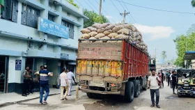 কম শুল্কে ভারত থেকে পেঁয়াজ আমদানি শুরু