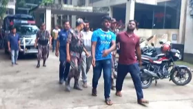 ভাড়াটে লোক নিয়ে ইউনিয়ন পরিষদে চেয়ারম্যান, সংঘর্ষে আহত ১৫